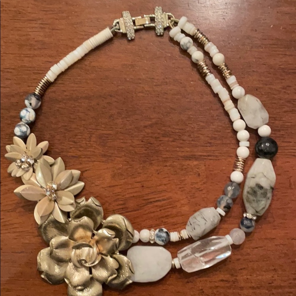 Short asymmetric necklace